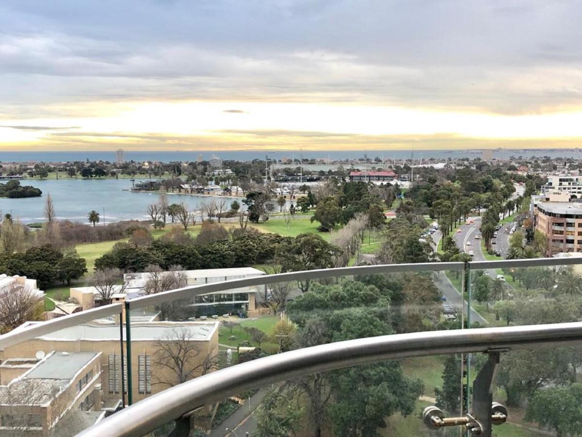 Readyset Apartments At Emerald Melbourne Zewnętrze zdjęcie